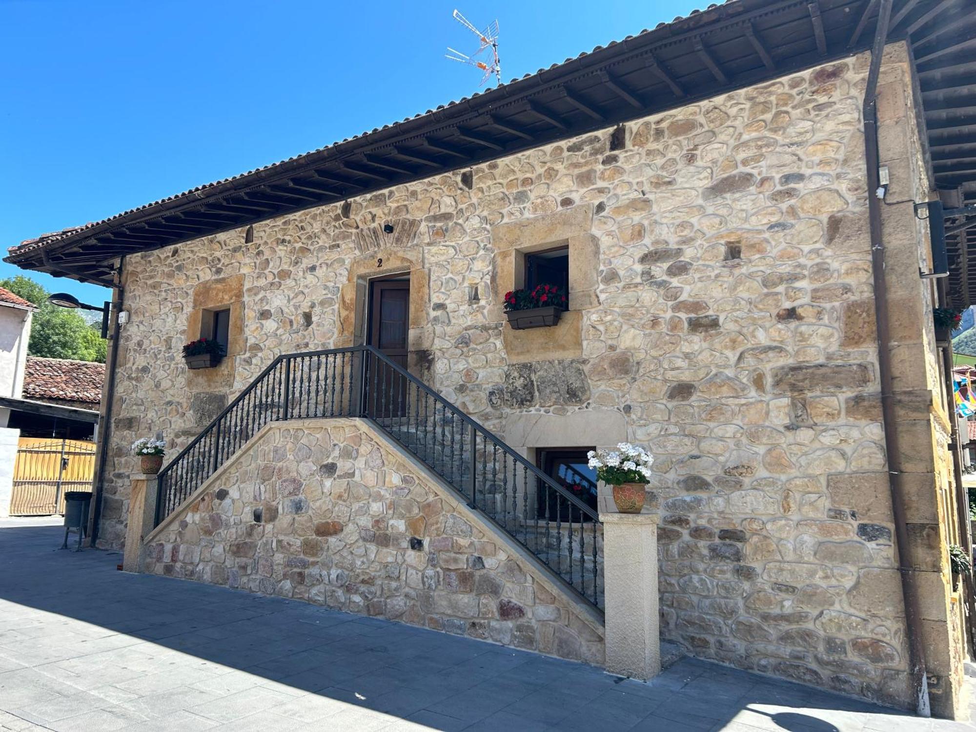 Apartamentos San Roque Arenas De Cabrales Exterior foto